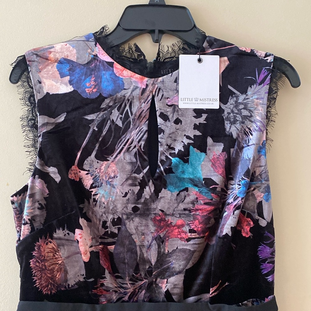 Floral/Black midi dress with keyhole design